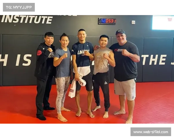 中国选手苏木达尔基UFC上海站三回合完胜加拿大对手展现强大实力 中国选手苏木达尔基UFC上海站三回合完胜加拿大对手展现强大实力